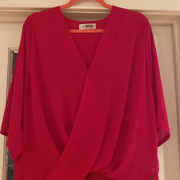 WAYF (Where are you from) Faux Wrap V-Neck Blouse in Raspberry Size Large - Picture 3 of 7